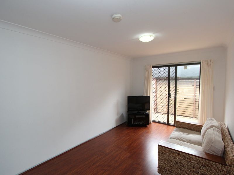 16 Coombe Avenue, Hope Island QLD 4212