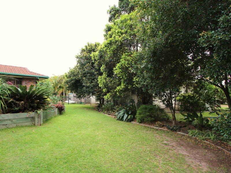 16 Coombe Avenue, Hope Island QLD 4212