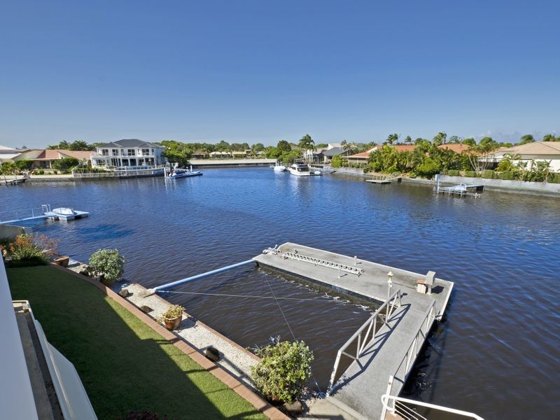 155 Pebble Beach Drive, Runaway Bay QLD 4216