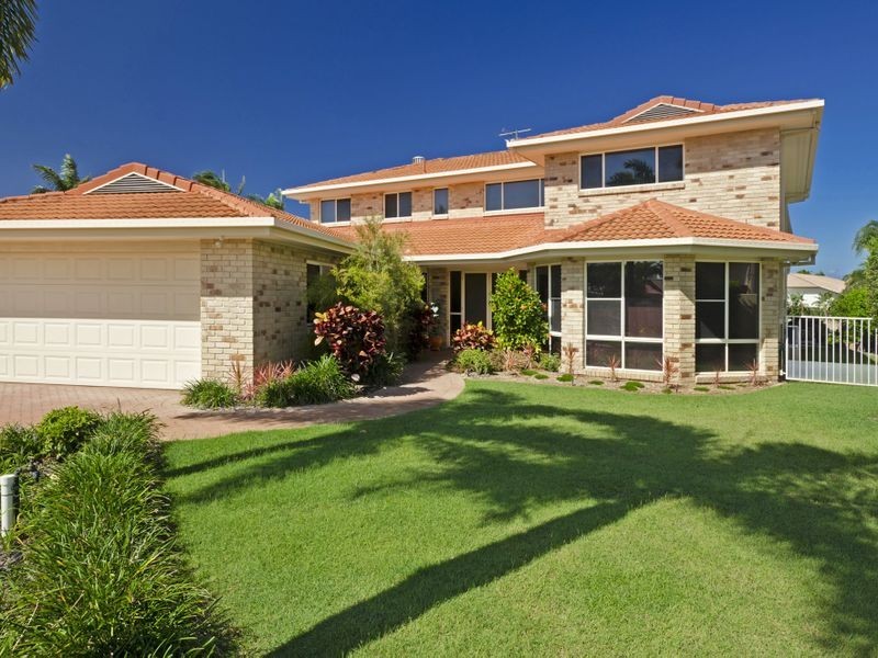 155 Pebble Beach Drive, Runaway Bay QLD 4216