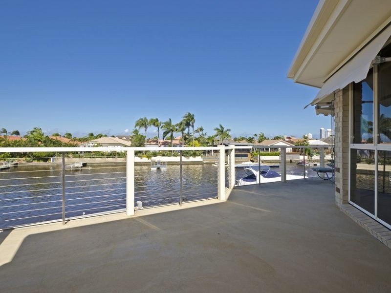 155 Pebble Beach Drive, Runaway Bay QLD 4216