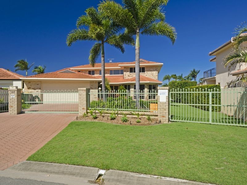 155 Pebble Beach Drive, Runaway Bay QLD 4216