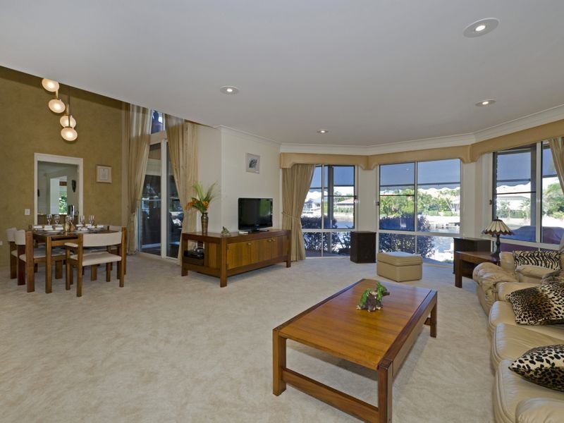 155 Pebble Beach Drive, Runaway Bay QLD 4216