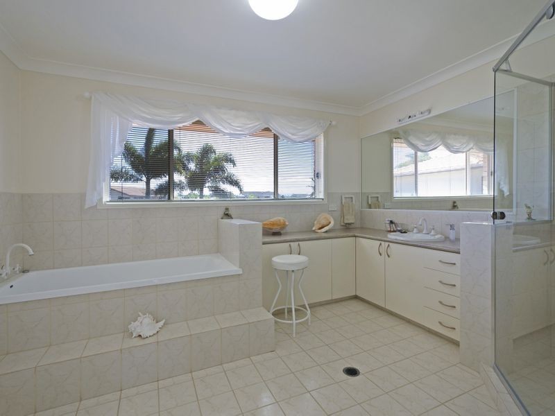 155 Pebble Beach Drive, Runaway Bay QLD 4216