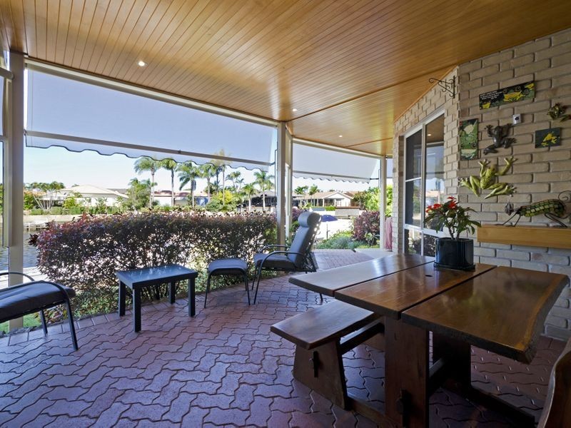 155 Pebble Beach Drive, Runaway Bay QLD 4216