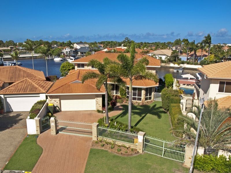155 Pebble Beach Drive, Runaway Bay QLD 4216