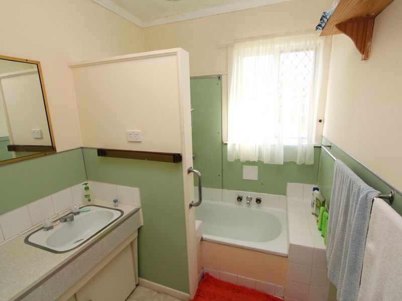 1 Fiona Street, Biggera Waters QLD 4216