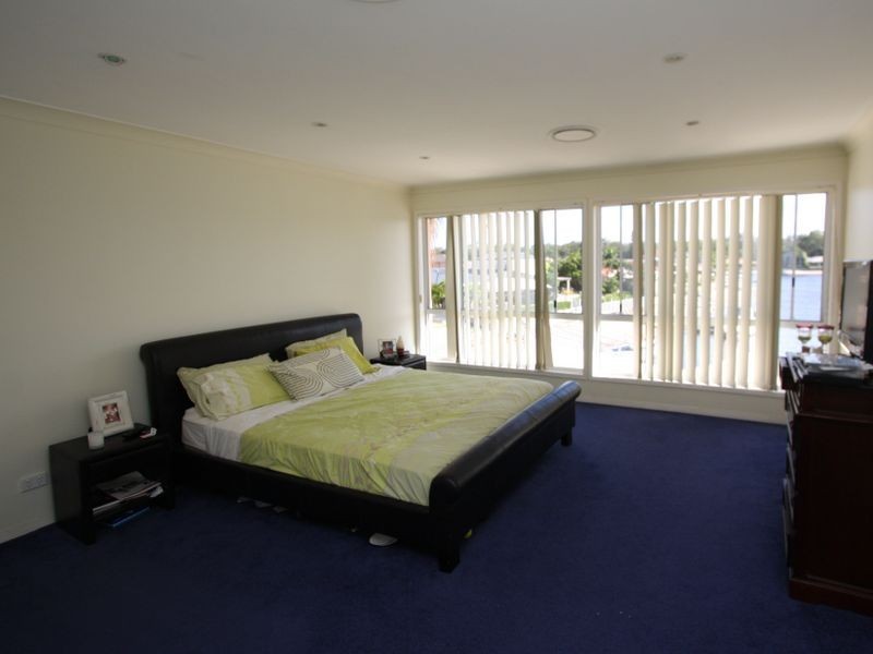 13 Walter Raleigh Crescent, Hollywell QLD 4216