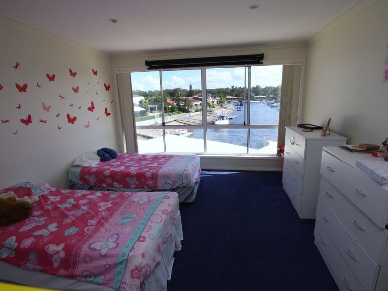 13 Walter Raleigh Crescent, Hollywell QLD 4216