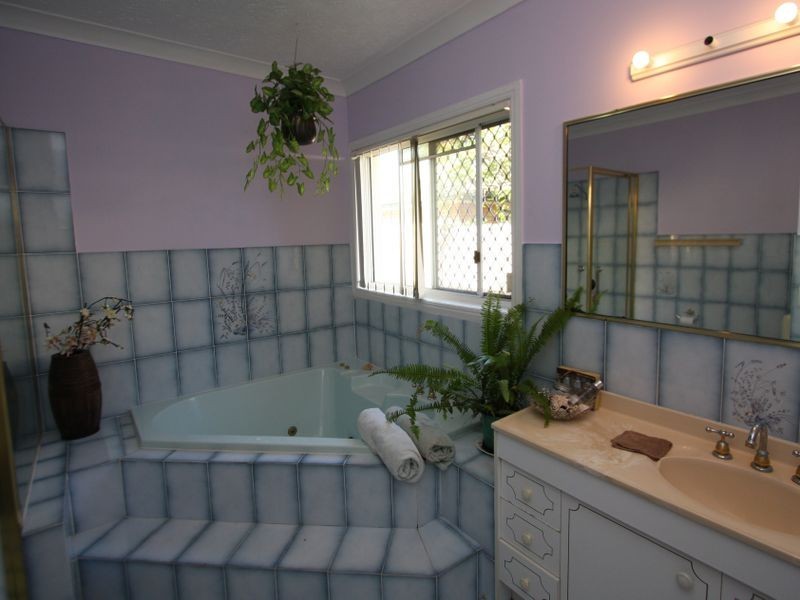 13 Walter Raleigh Crescent, Hollywell QLD 4216