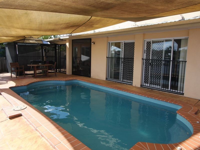 13 Walter Raleigh Crescent, Hollywell QLD 4216