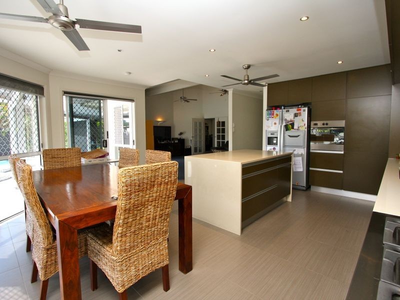 348 Bayview Street, Hollywell QLD 4216