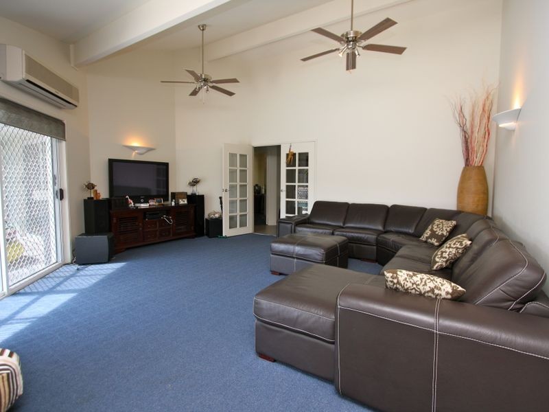 348 Bayview Street, Hollywell QLD 4216