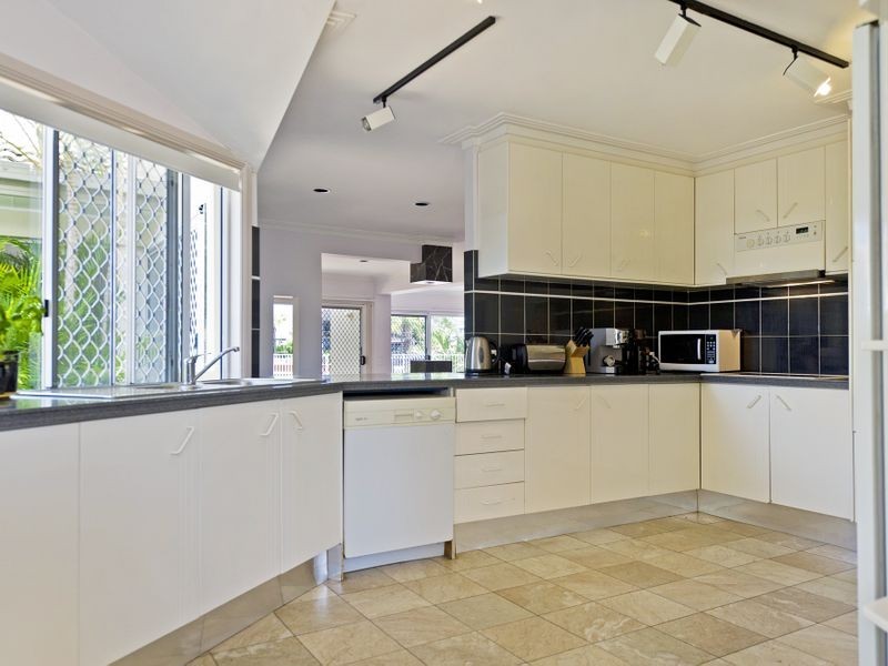 31 Midnight Court, Runaway Bay QLD 4216