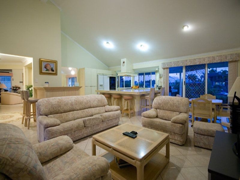 35-37 Midnight Court, Runaway Bay QLD 4216