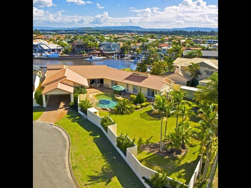 35-37 Midnight Court, Runaway Bay QLD 4216