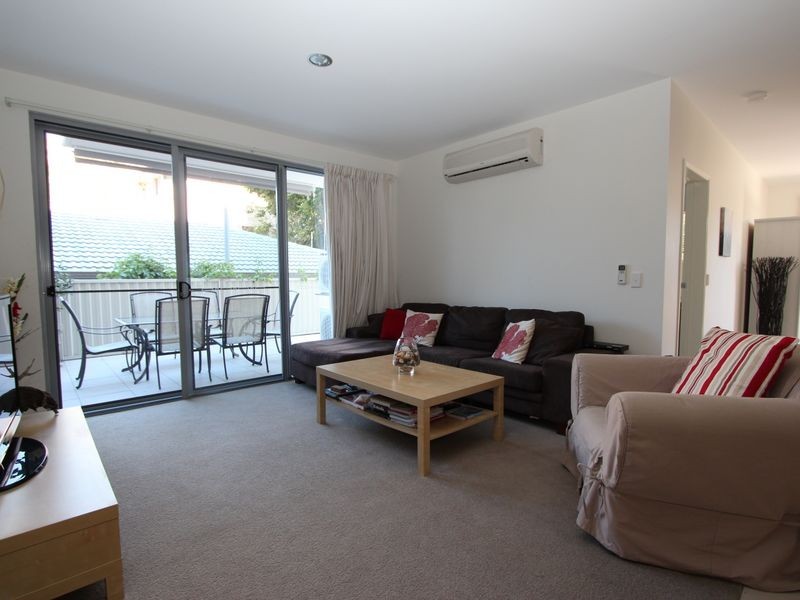 2/8-10 Victor Avenue, Paradise Point QLD 4216