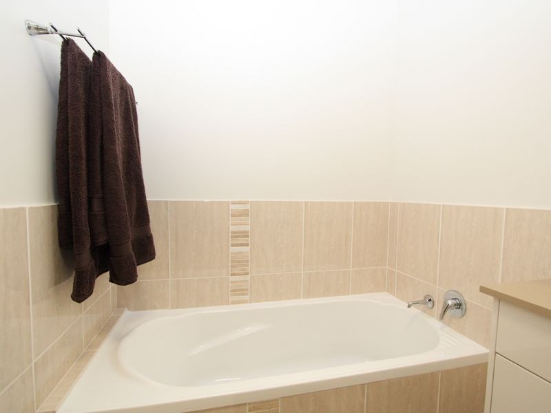 2/8-10 Victor Avenue, Paradise Point QLD 4216