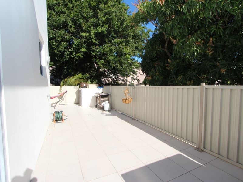 2/8-10 Victor Avenue, Paradise Point QLD 4216