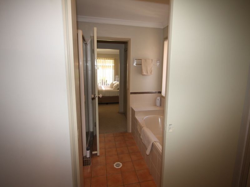 10 Matisse Court, Coombabah QLD 4216