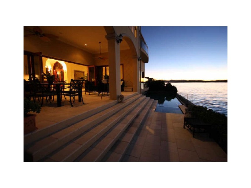 Sovereign Islands QLD 4216