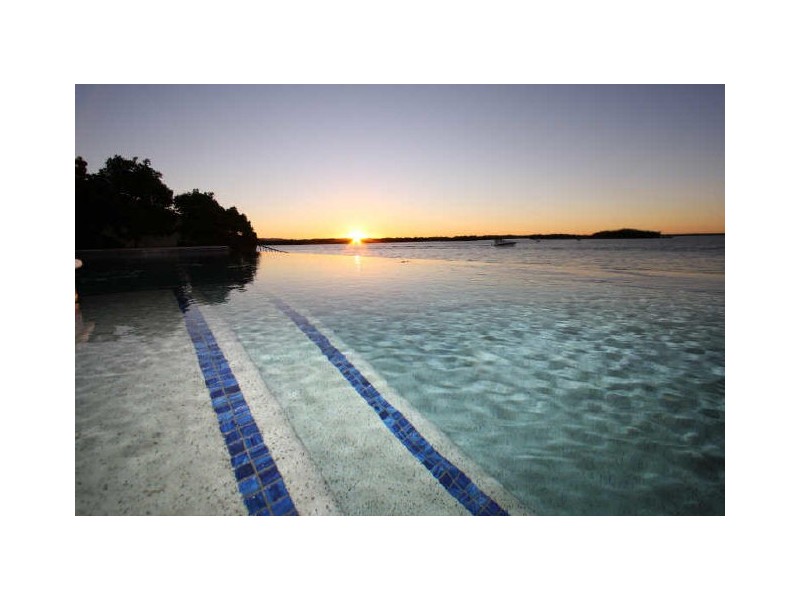 Sovereign Islands QLD 4216