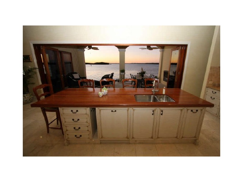 Sovereign Islands QLD 4216