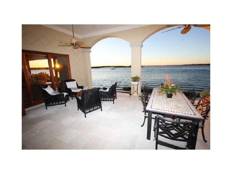 Sovereign Islands QLD 4216