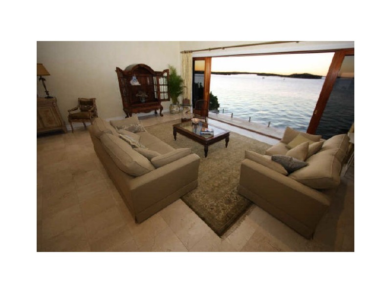 Sovereign Islands QLD 4216