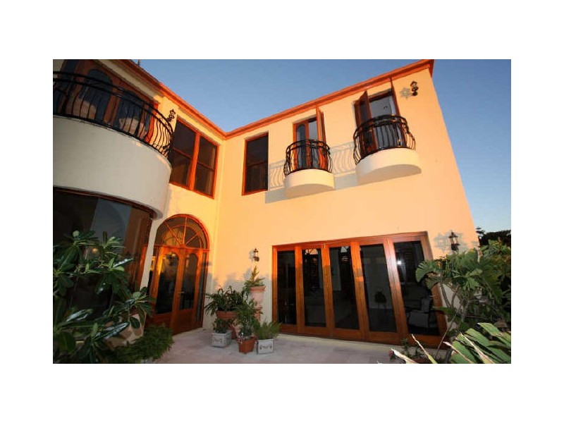 Sovereign Islands QLD 4216