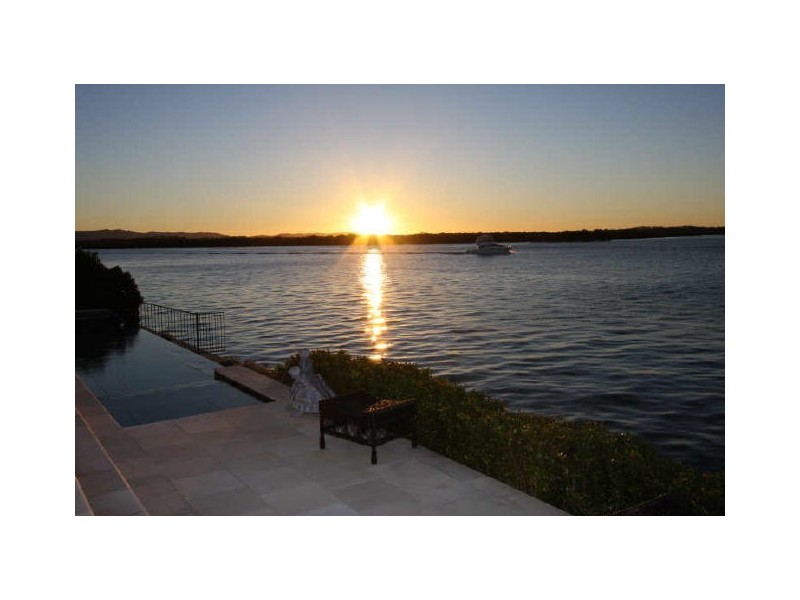 Sovereign Islands QLD 4216