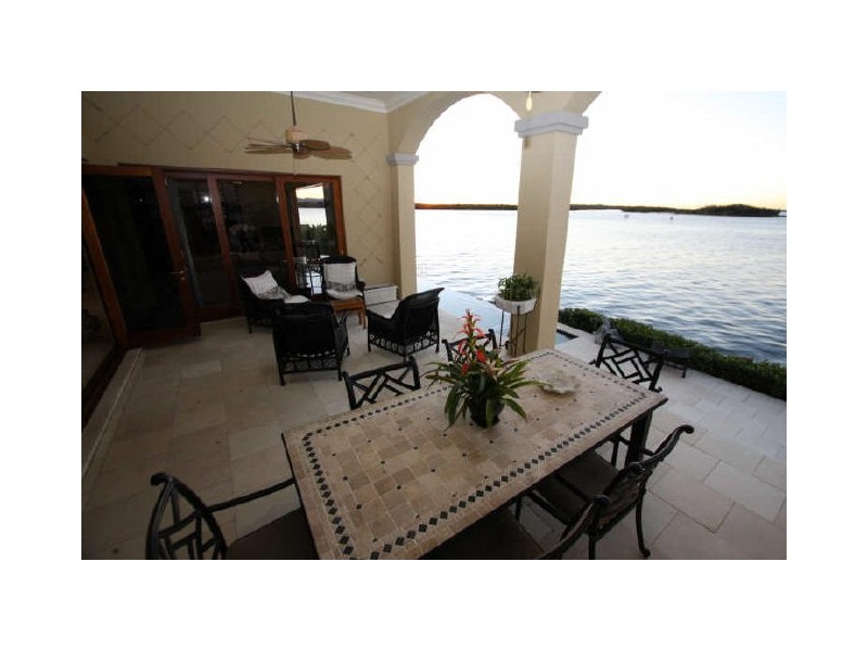 Sovereign Islands QLD 4216