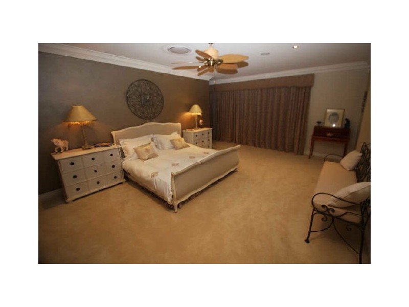 Sovereign Islands QLD 4216