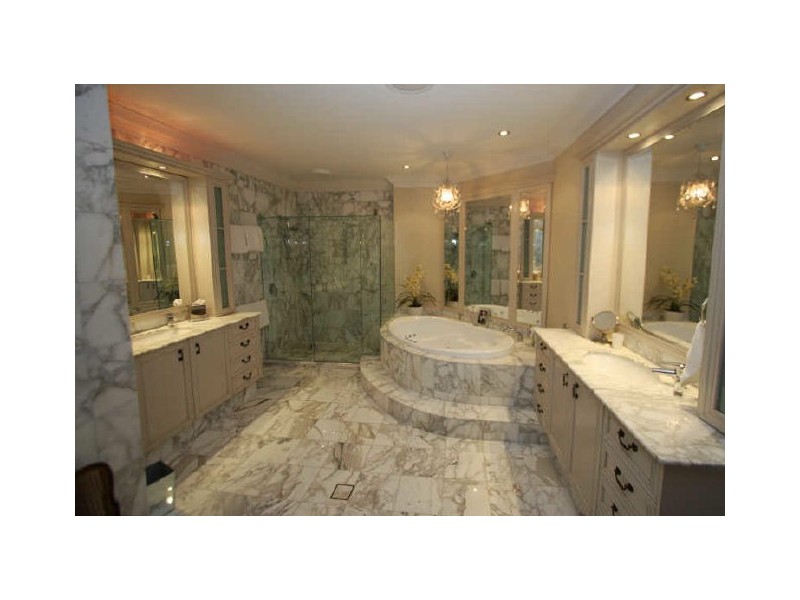 Sovereign Islands QLD 4216