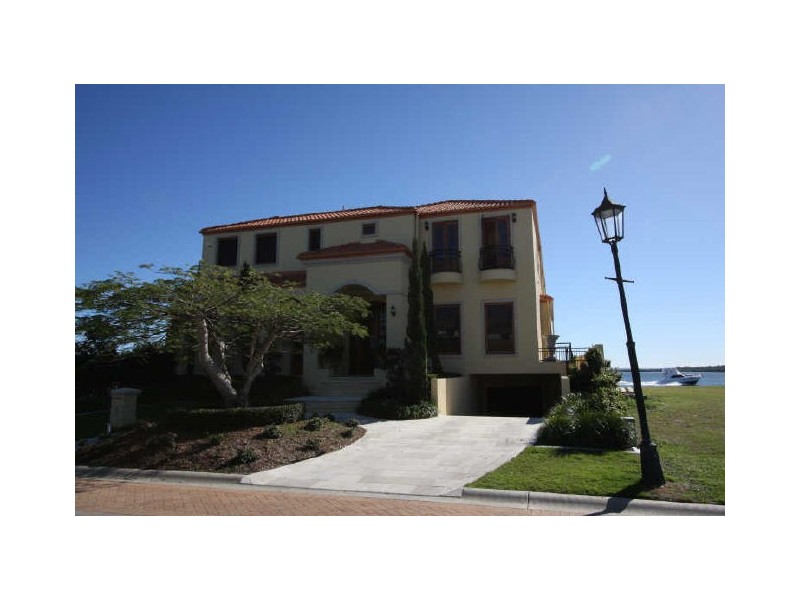 Sovereign Islands QLD 4216