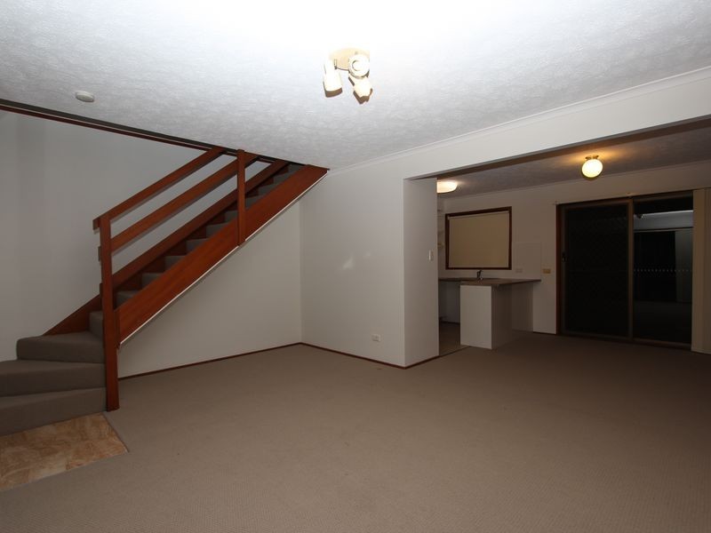 9/19-21 St Kevins Avenue, Benowa QLD 4217