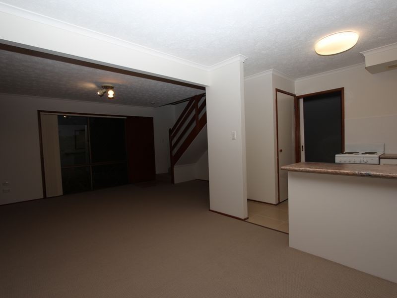 9/19-21 St Kevins Avenue, Benowa QLD 4217