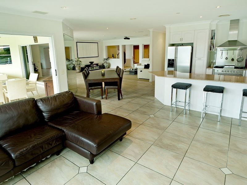 2134 Beaufort Way, Hope Island QLD 4212