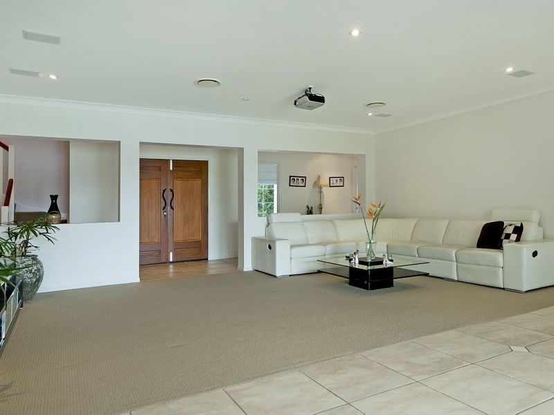 2134 Beaufort Way, Hope Island QLD 4212