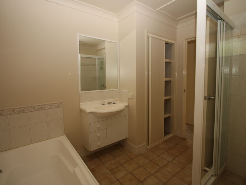 2 Meadowvale Street, Oxenford QLD 4210