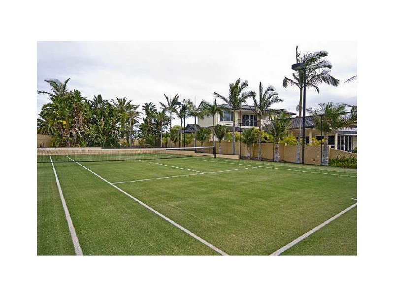 Sovereign Islands QLD 4216