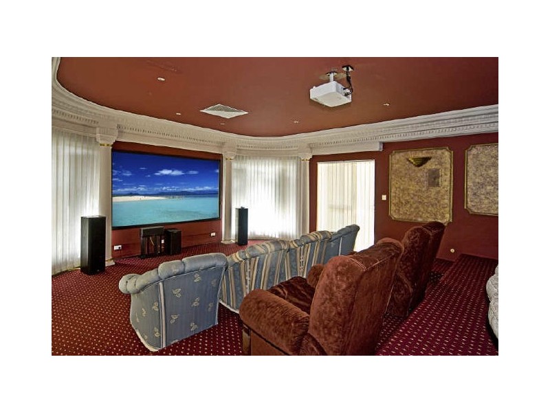 Sovereign Islands QLD 4216