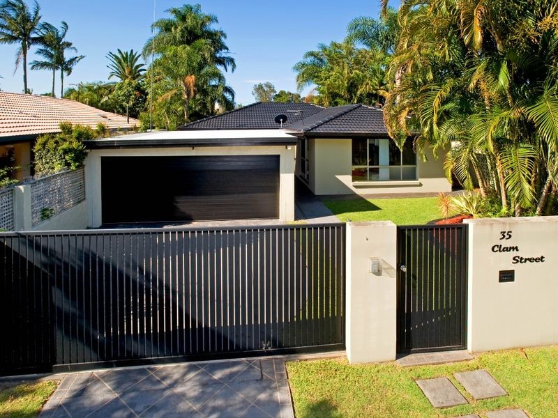 35 Clam Street, Runaway Bay QLD 4216