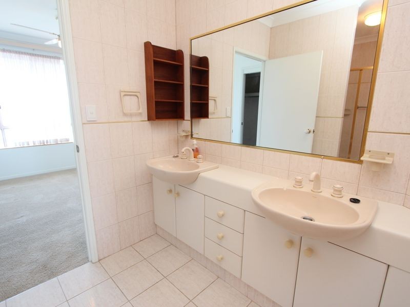 8/7 Esplanade West, Paradise Point QLD 4216