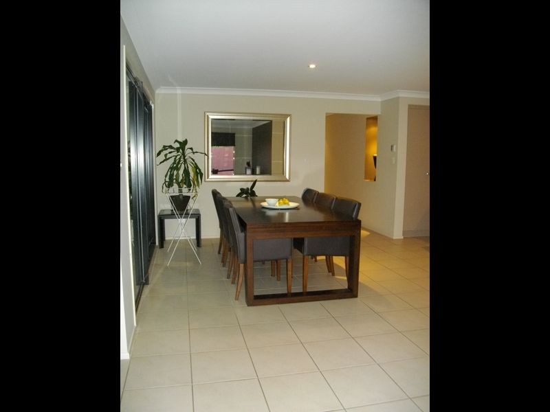 19 Riverlinks  Boulevarde, Helensvale QLD 4212