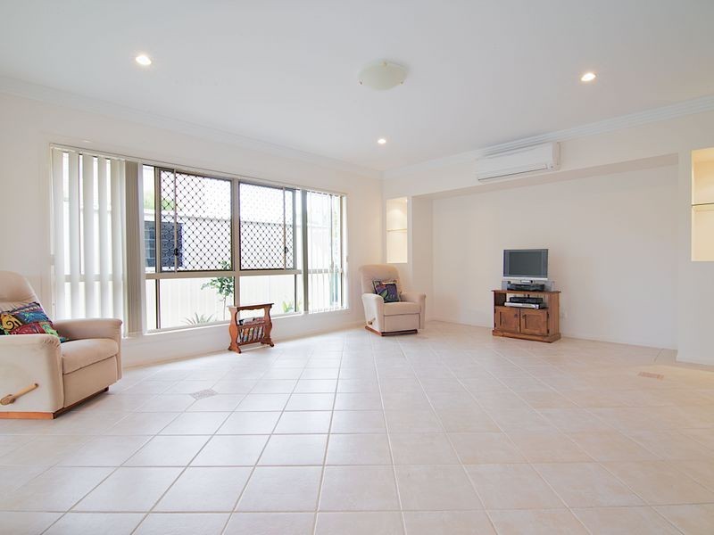 1 Parkwater Point, Helensvale QLD 4212