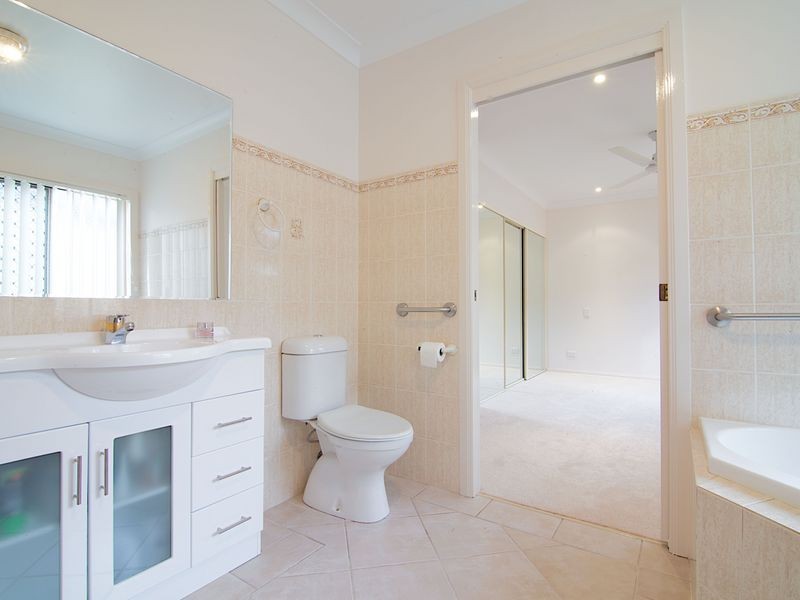 1 Parkwater Point, Helensvale QLD 4212