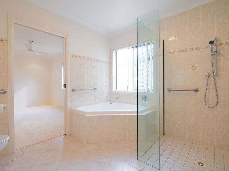 1 Parkwater Point, Helensvale QLD 4212