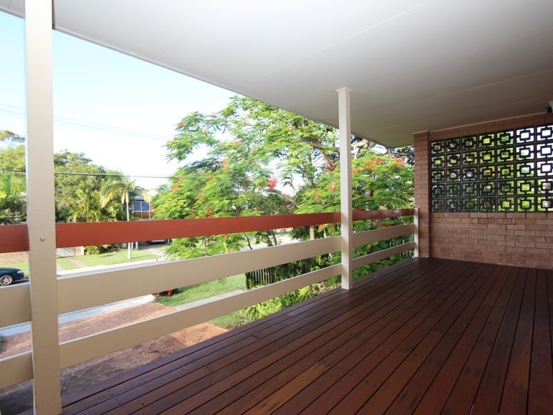 16 Victor Avenue, Paradise Point QLD 4216