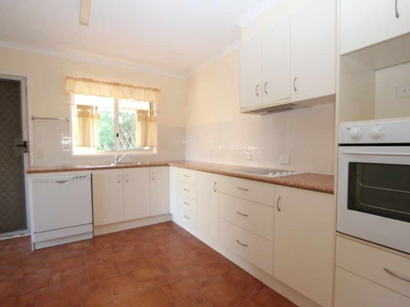 16 Victor Avenue, Paradise Point QLD 4216